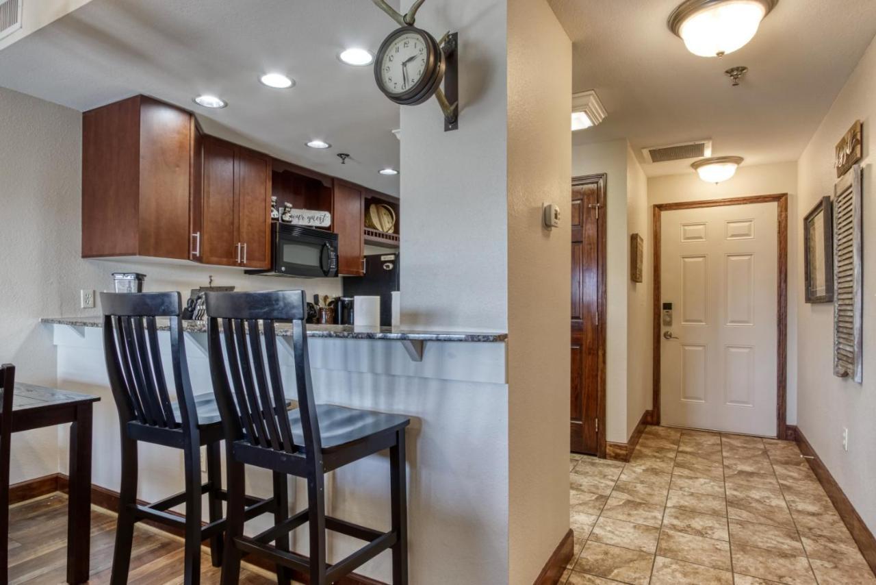 Gorgeous 2Bd 2Bth Condo With Mountain Views Pool Hot Tub Game Room Close To Parkway Pigeon Forge Exterior foto