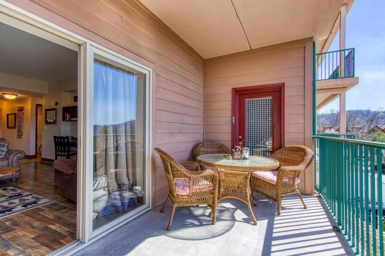 Gorgeous 2Bd 2Bth Condo With Mountain Views Pool Hot Tub Game Room Close To Parkway Pigeon Forge Exterior foto