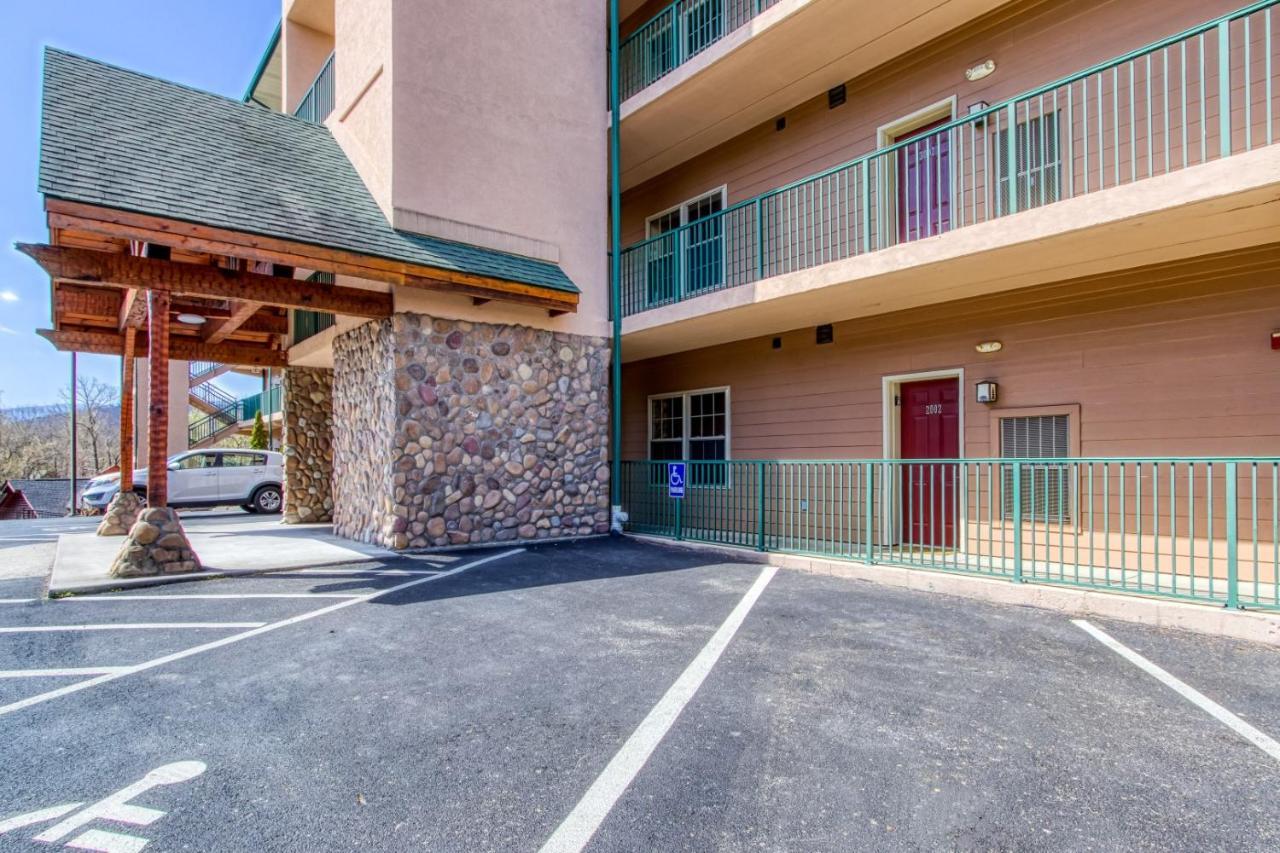 Gorgeous 2Bd 2Bth Condo With Mountain Views Pool Hot Tub Game Room Close To Parkway Pigeon Forge Exterior foto