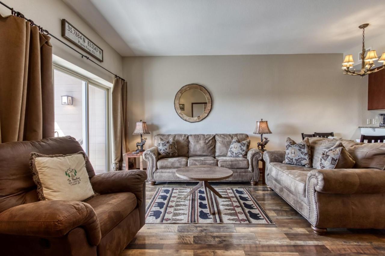 Gorgeous 2Bd 2Bth Condo With Mountain Views Pool Hot Tub Game Room Close To Parkway Pigeon Forge Exterior foto